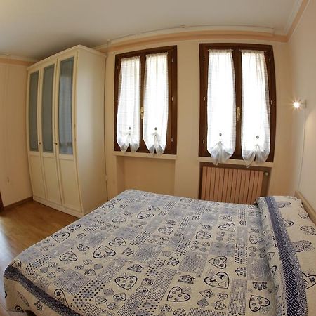 Central House Bergamo Apartment Стая снимка