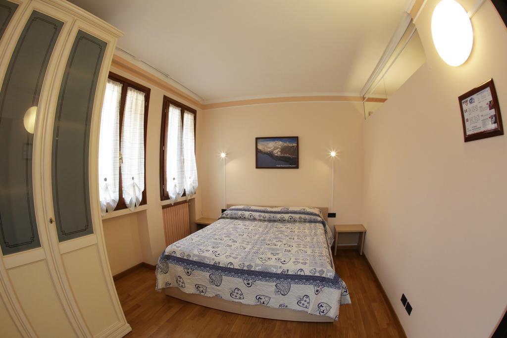 Central House Bergamo Apartment Стая снимка