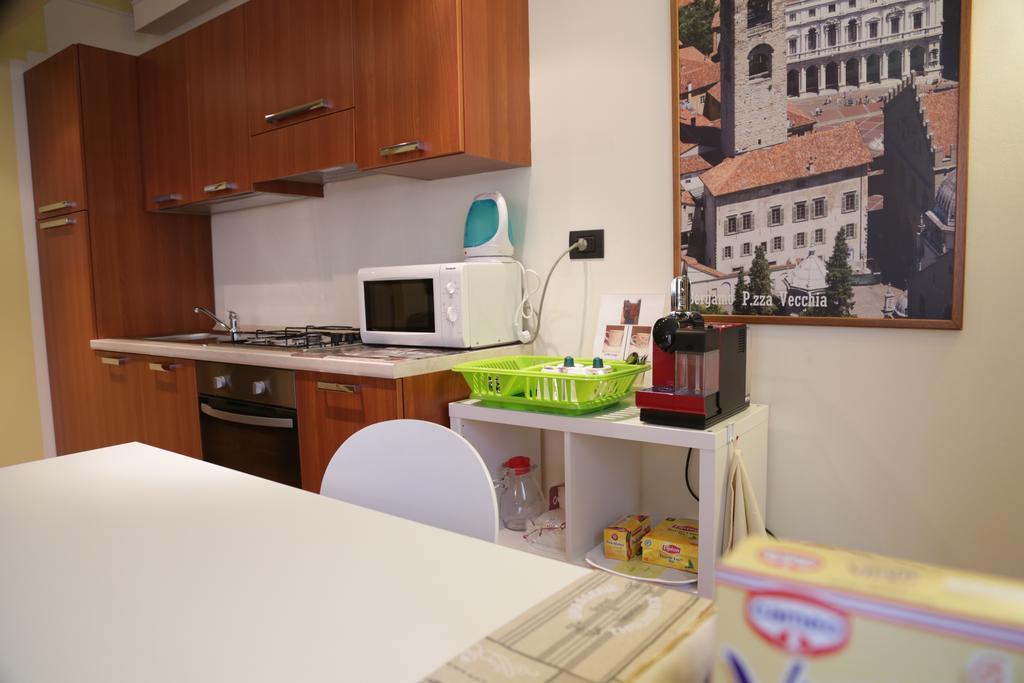 Central House Bergamo Apartment Стая снимка