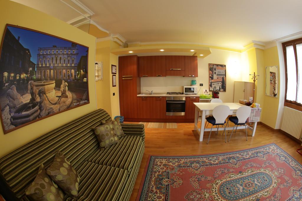 Central House Bergamo Apartment Стая снимка