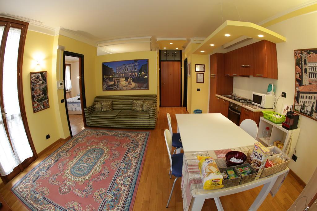 Central House Bergamo Apartment Стая снимка