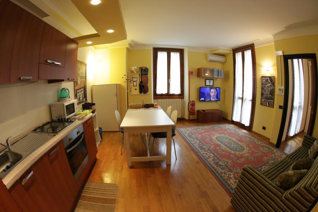 Central House Bergamo Apartment Стая снимка