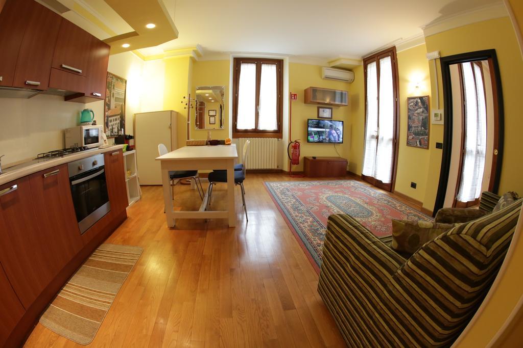 Central House Bergamo Apartment Стая снимка